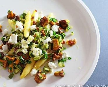 sommerlich: Schupfnudeln mit Zucchini, Pfifferlingen, Minze und Speck