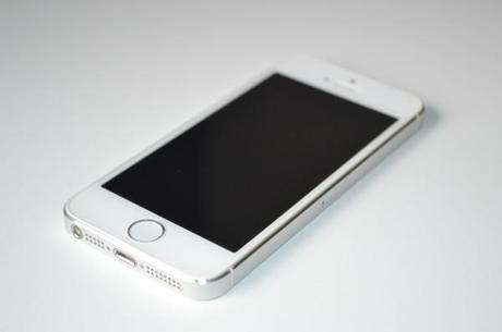 iphone 5s optik homebutton 600x399 Umbau: iPhone 5 Homebutton in iPhone 5S Optik 
