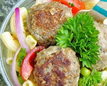 Für unterwegs: Homemade Meatballs mit Pasta Salat