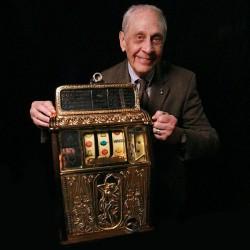 Sidney Mobell und seine Lady Luck, der teuerste Spielautomat der Welt