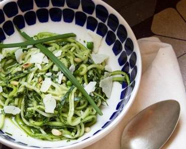Meatless Mondays: Marias Zucchninudeln mit Kräuterpesto