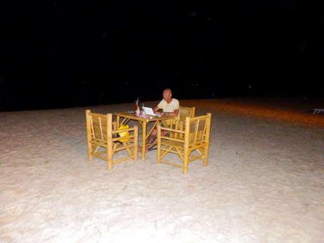 Bibo einsam am Strand auf Koh Lanta