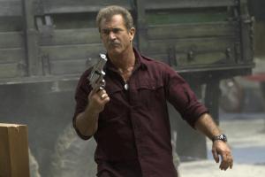 Aus gewissen Gründen ist Stonebanks (Mel Gibson) ein sehr verhasster Gegner für die Expendables