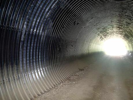 Blechtunnel-Unterführung. - Foto: Erich Kimmich