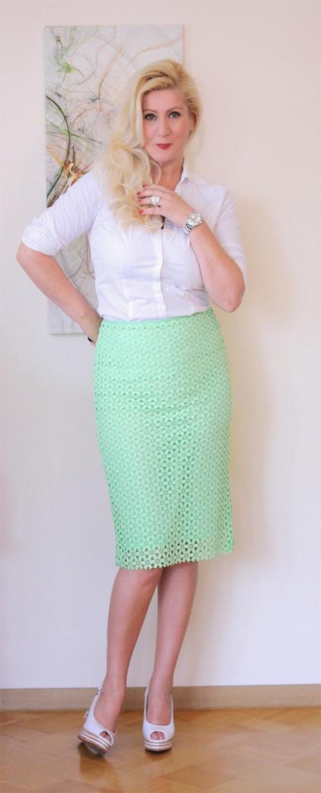 Green lace skirt in tender green