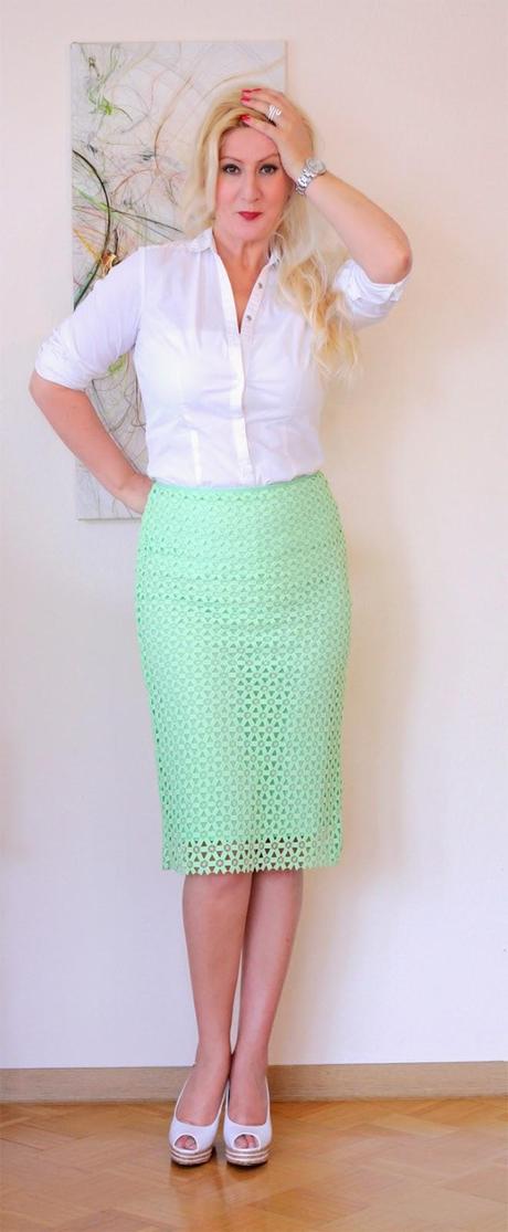 Green lace skirt in tender green