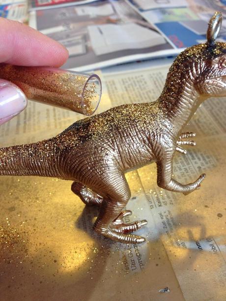Decorative Dinosaurs und warum es auch im neuen Jahr nicht genug glitzern kann