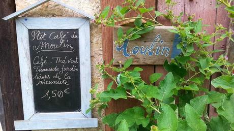 Liebevoll hergerichtet: Café du Moulin in Fondremand. - Foto: Erich Kimmich