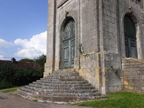 Alte Kirchentreppe in Bucey-lès-Gy. - Foto: Erich Kimmich