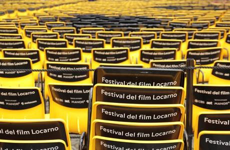 Piazza Grande voll mit gelben und schwarzen Stühlen beim Filmfest in Locarno 2014 © Vivi D'Angelo eventfotografie münchen