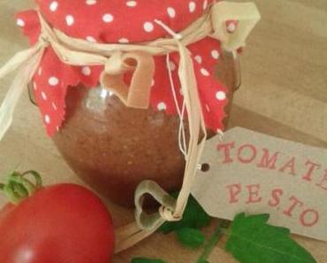 Mal wieder was Kulinarisches als Mitbringsel: Tomatenpesto – oder – Tomaten ins Glas gepackt