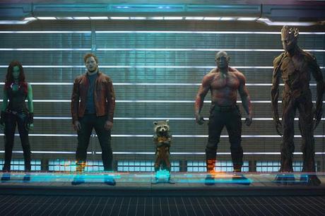 Gamora (Zoë Saldaña), Peter Quill / Star Lord (Chris Pratt), Rocket Racoon (Bradley Cooper), Drax (Dave Bautista) und Groot (Vin Diesel) sind die Guardians of the Galaxy (v.l.n.r.)