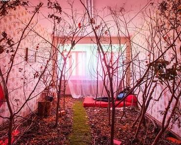 Berlinspiriert Kunst: Wolf’s apartment – In a loop of swag and glitter