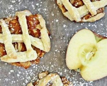 I proudly present: Mara, vom Blog "Life Is Full Of Goodies" mit köstlichen Apple-Pie-Cookies