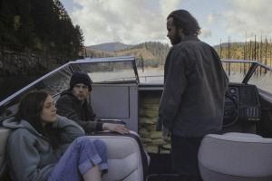 Josh und Dena planen gemeinsam mit Kumpel Harmon (Sarsgaard) den Anschlag auf einen Staudamm