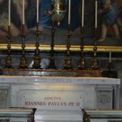 Papst Johannes Paul II wurde nicht aufgebahrt und ausgestellt wie die anderen im Peterdom