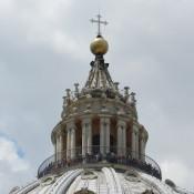 Menschen auf der Kuppel des Petersdoms