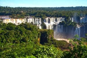 Die Iguazú-Wasserfälle im argentinisch-brasilianischen Grenzgebiet galten als Kulisse für Indiana Jones, © Michael Kuss