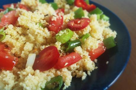 Couscous salat mit Spitzpaprika und Tomate
