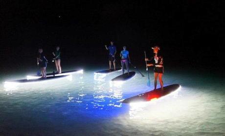 LED Paddleboards: Paddeln mit Unterbodenbeleuchtung