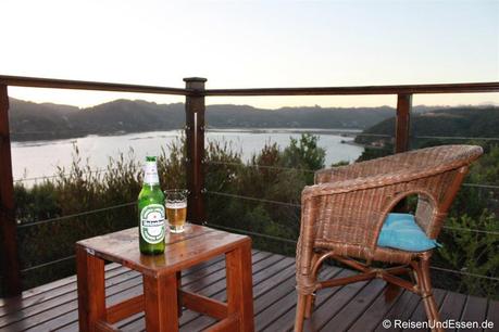 Entspannung bei einem Bier auf der Terrasse der Elephant Hide of Knysna