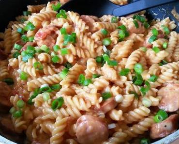 Nudel-Würstchen-Pfanne "Cheesy Style"