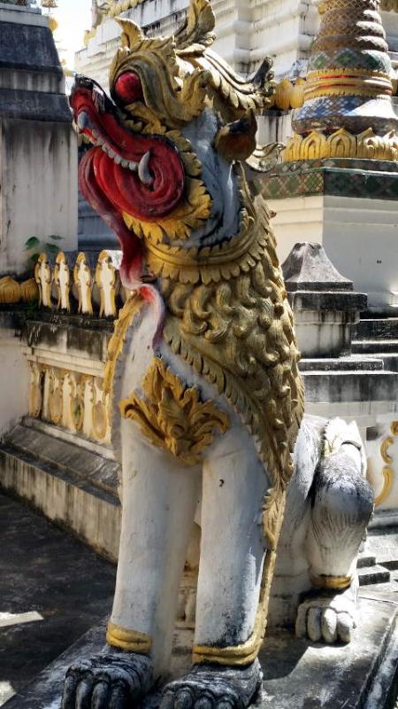 Statue im Wat Ching Mongkol