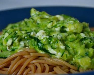 Vollkornspaghetti mit Zucchini und Feta ♥