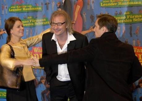 Regisseur Leander Haußmann (Mitte) mit den Schauspielern Jessica Schwarz und Benno Fürmann.