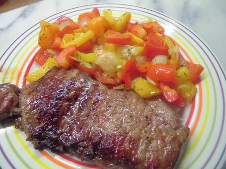 Steak mit Paprikagemüse