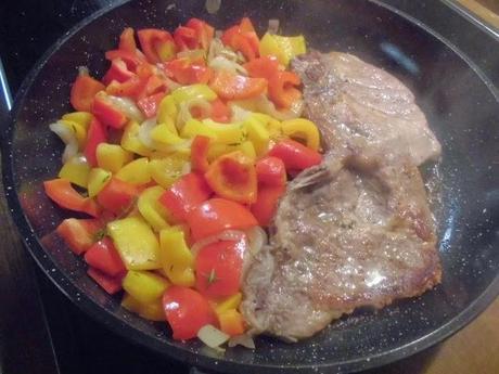 Steak mit Paprikagemüse