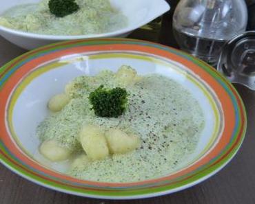 Gnocchi mit Brokkoli-Käse-Sauce