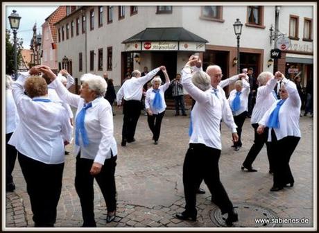 Senioren tanzen Zumba