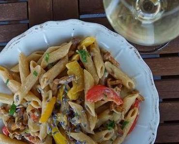 Aus dem unendlichen Meer der Pastarezepte: Vollkornpenne mit Pfifferling-Paprika-Sauce