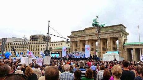 Erfreulich viele Teilnehmer auf Berliner Demo gegen Judenhass