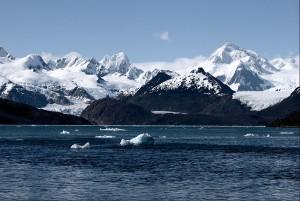 Die Ainsworth-Bucht mit dem Marinelli-Gletscher, © aztlek, Wikimedia Commons