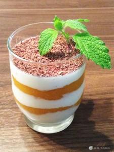 Limetten-Ricotta-Creme mit Aprikosenmark und Schokoladensplitter