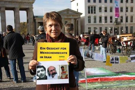 Berlin, Brandenburger Tor in Solidarität mit Menschen im Iran