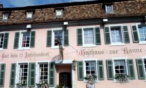 Fassade Gasthaus zur Kanne seit dem 12. Jahrhundert Deidesheim Pfalz.