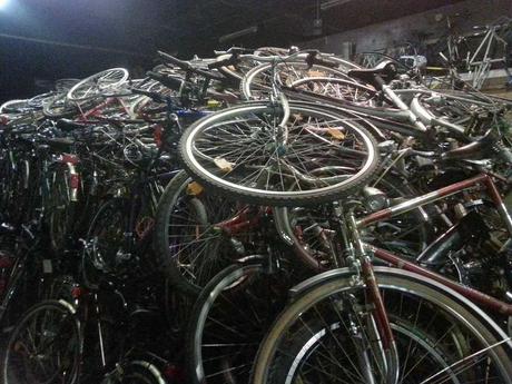 Die CM endet bei den Wagenhallen: Hier lagern die Fahrräder für Afrika