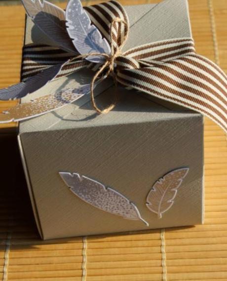 Stanz- und Falzbrett, Four Feathers und Unterm Christbaum :-)