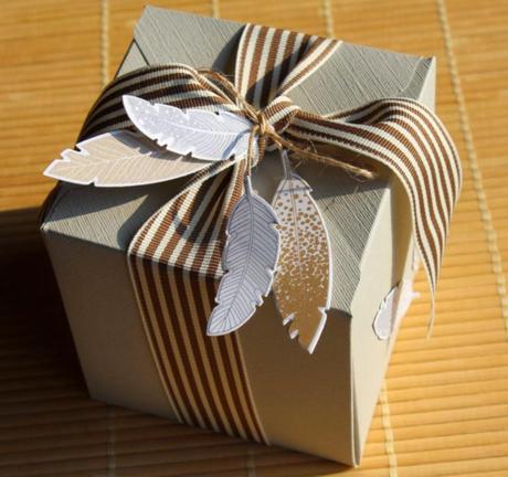 Stanz- und Falzbrett, Four Feathers und Unterm Christbaum :-)