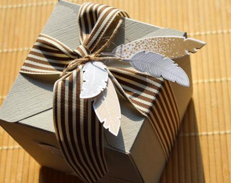 Stanz- und Falzbrett, Four Feathers und Unterm Christbaum :-)