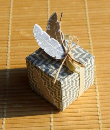 Stanz- und Falzbrett, Four Feathers und Unterm Christbaum :-)