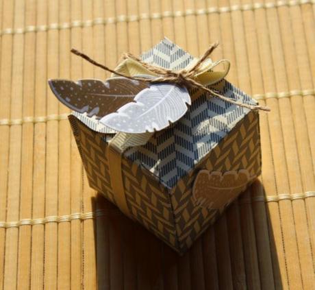 Stanz- und Falzbrett, Four Feathers und Unterm Christbaum :-)