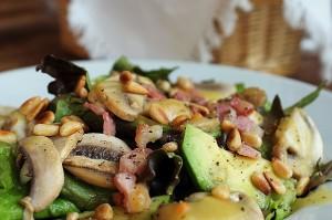 Salat mit lauwarmer Kartoffelvinaigrette