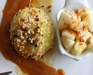 Süsse Knusperklösse mit Karamellsoße und Vanillebirnen