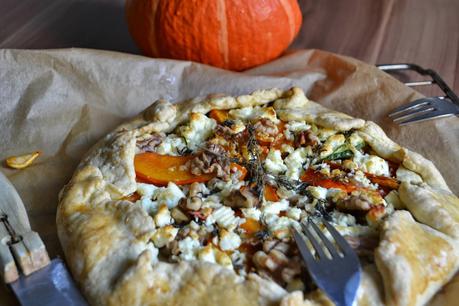 Savoury Wednesday {Pumpkin October}: Hokkaido-Zucchini Tart mit Schafskäse und Thymian