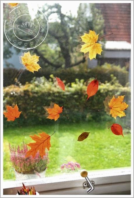 einfache Herbstdeko mit Blättern