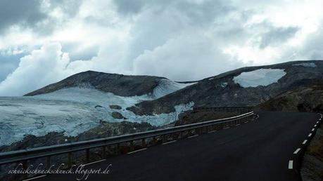 Straße am Gletscher